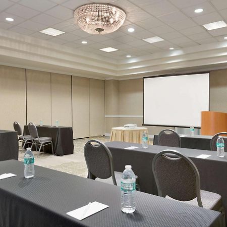 Embassy Suites Newark - Wilmington/South Екстер'єр фото