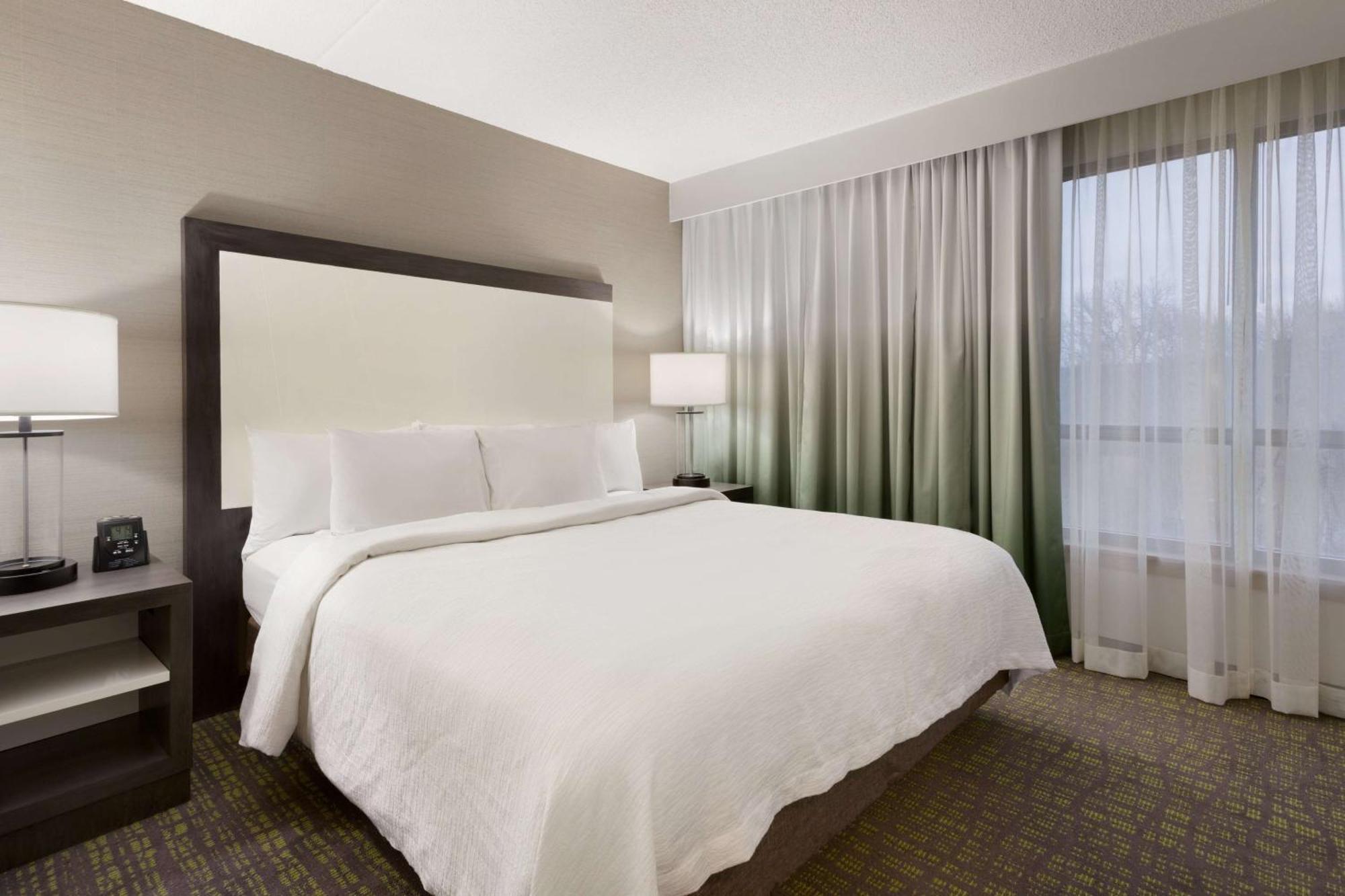 Embassy Suites Newark - Wilmington/South Екстер'єр фото