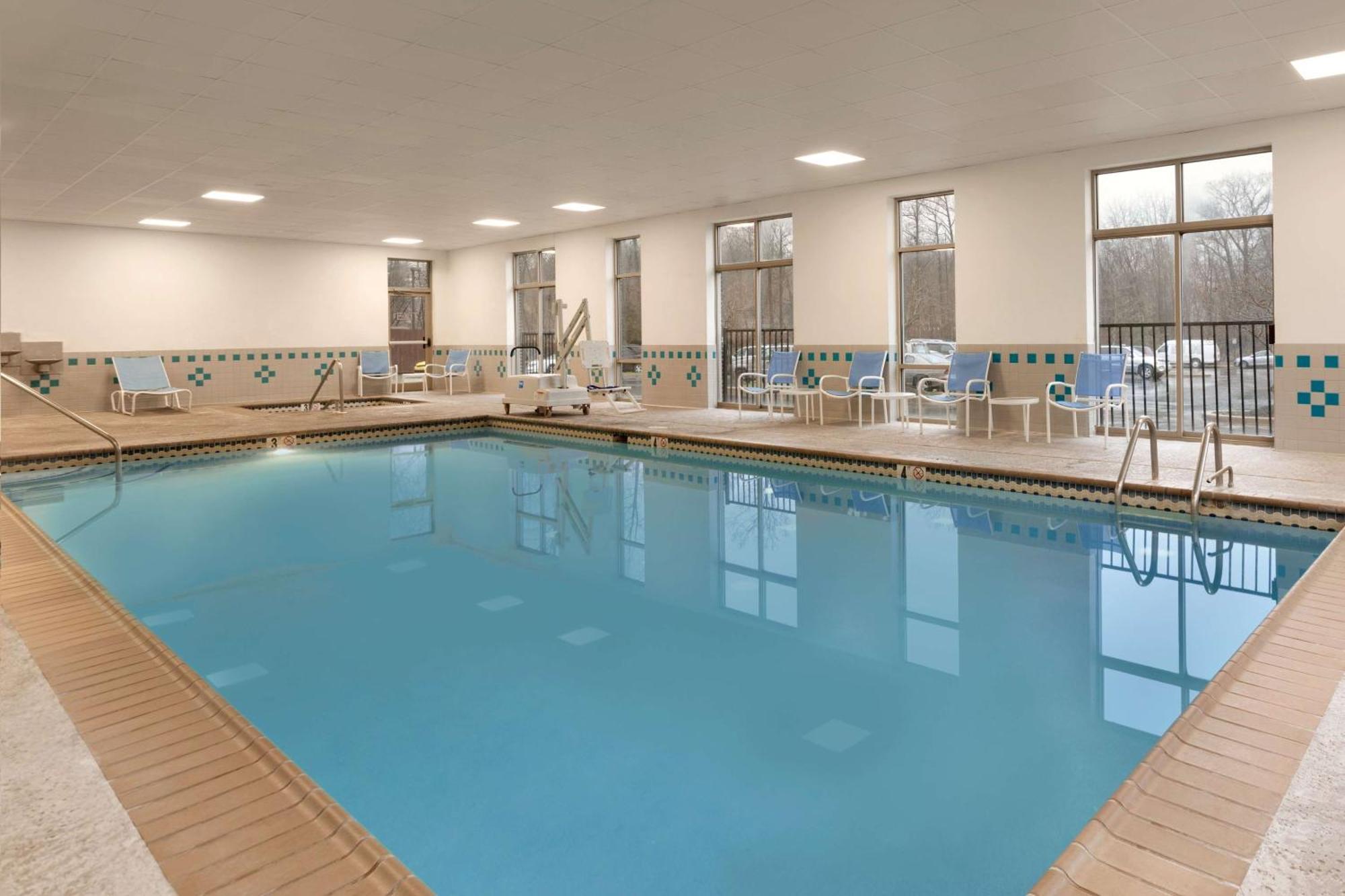 Embassy Suites Newark - Wilmington/South Екстер'єр фото