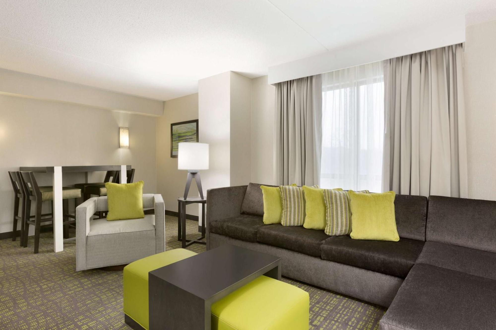 Embassy Suites Newark - Wilmington/South Екстер'єр фото