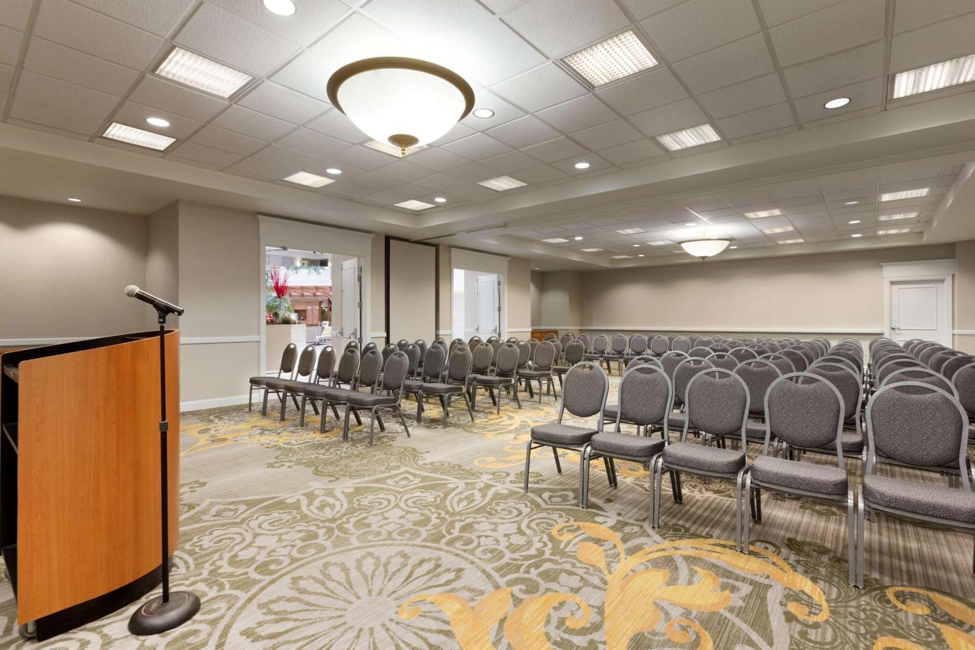 Embassy Suites Newark - Wilmington/South Екстер'єр фото