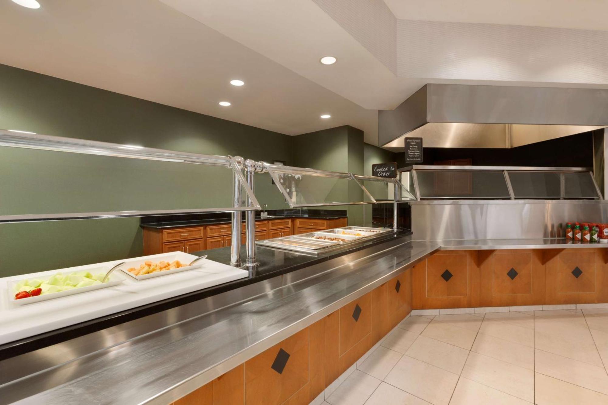 Embassy Suites Newark - Wilmington/South Екстер'єр фото
