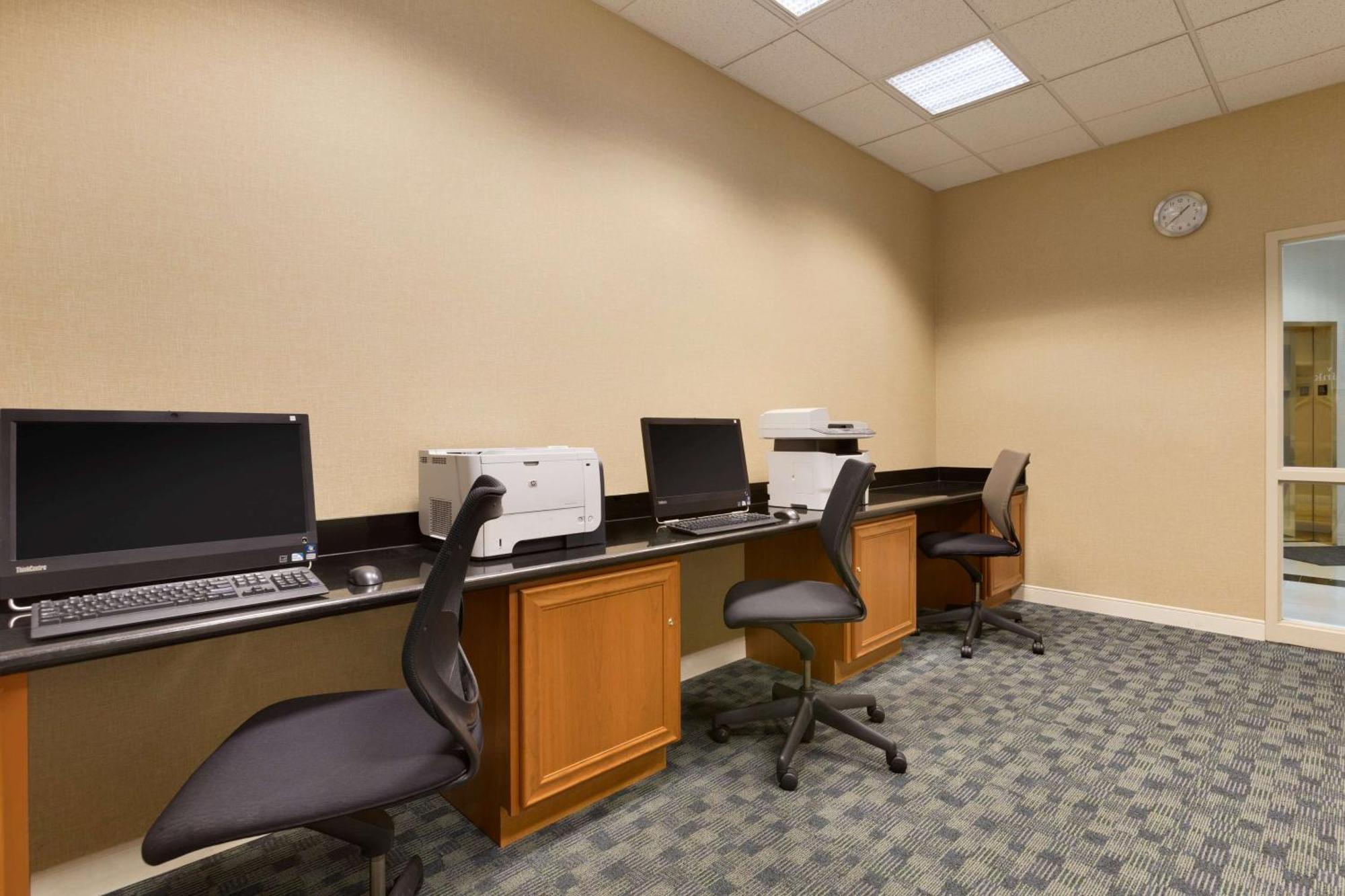 Embassy Suites Newark - Wilmington/South Екстер'єр фото