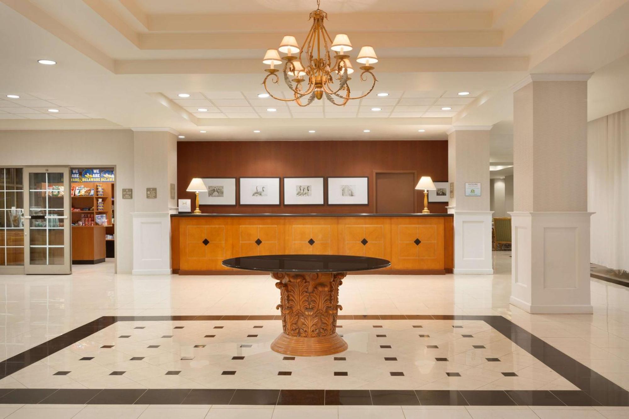 Embassy Suites Newark - Wilmington/South Екстер'єр фото