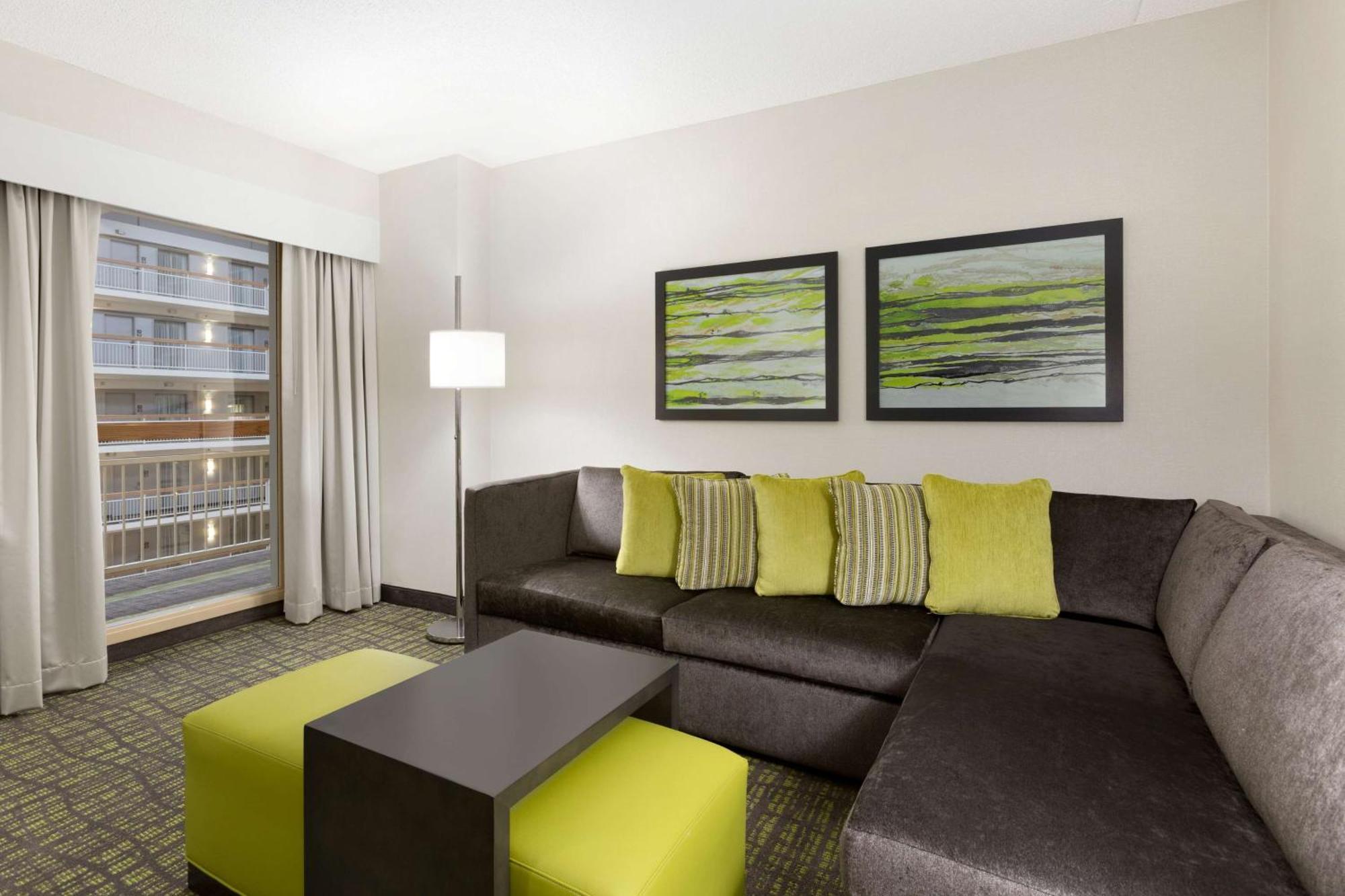 Embassy Suites Newark - Wilmington/South Екстер'єр фото