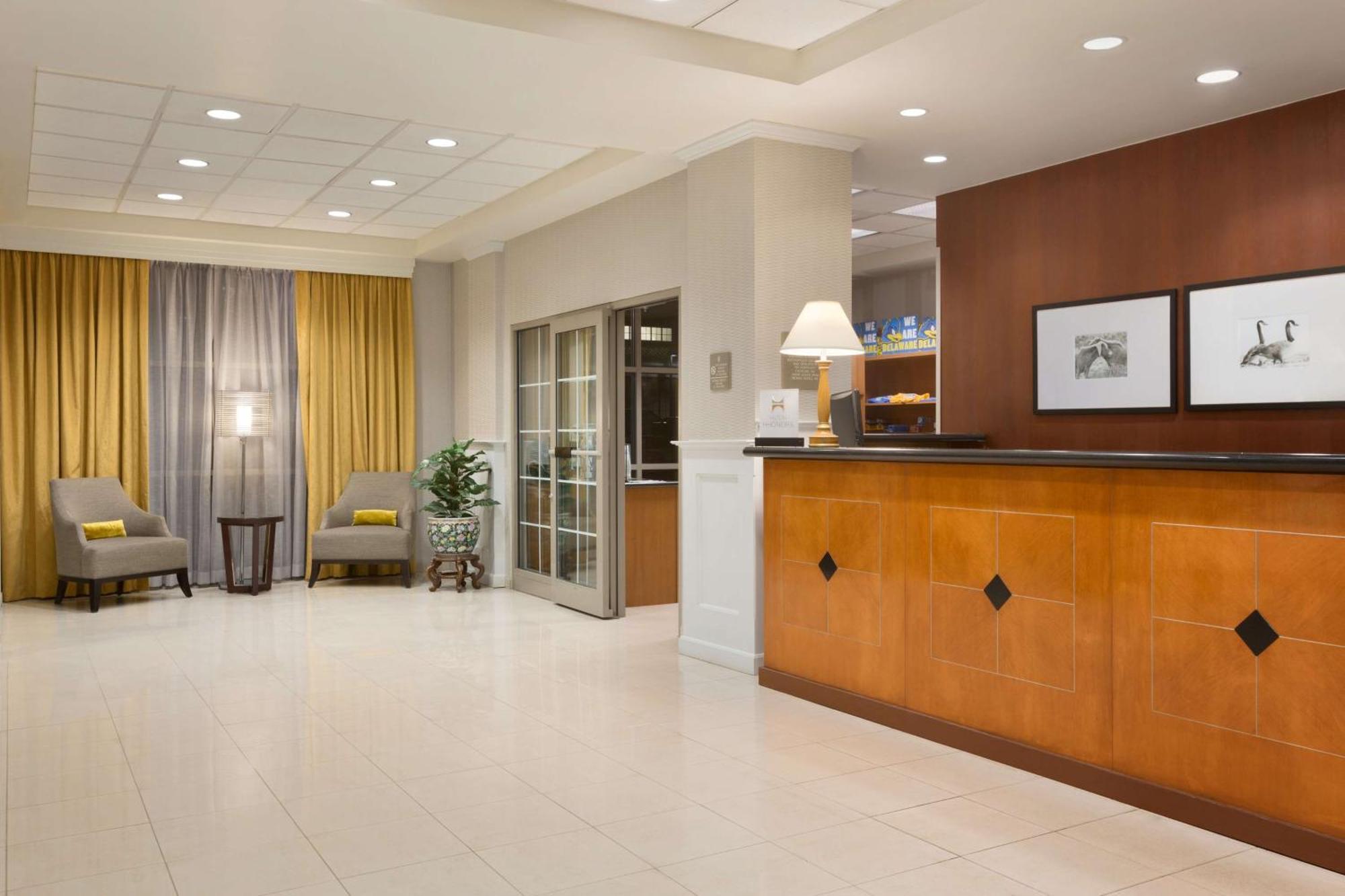 Embassy Suites Newark - Wilmington/South Екстер'єр фото