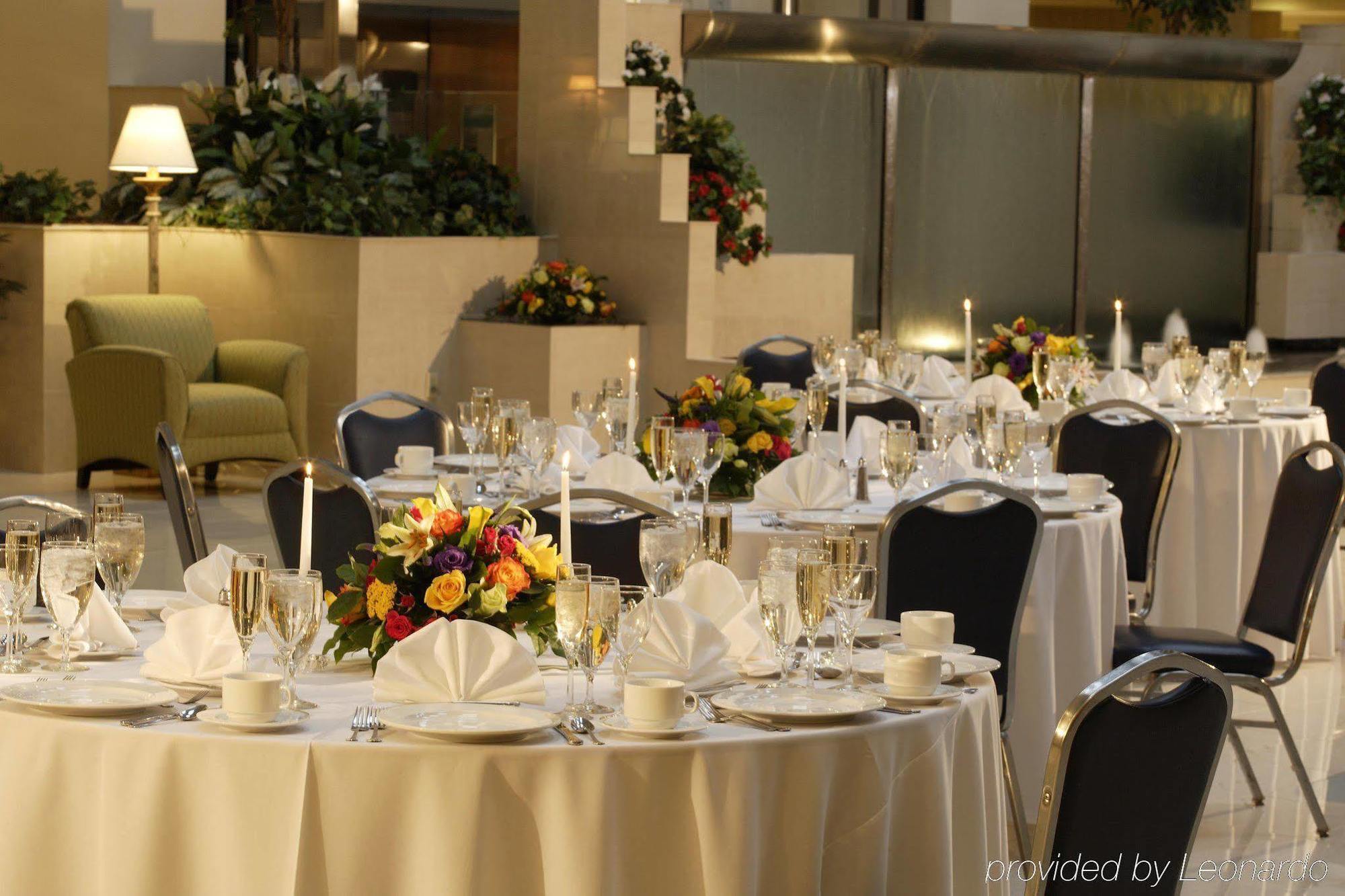 Embassy Suites Newark - Wilmington/South Екстер'єр фото
